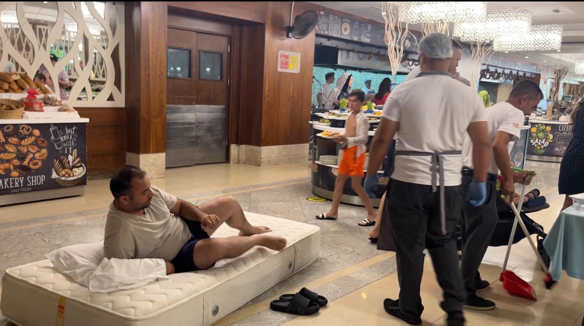 Antalya’da Bir Otelde Klima Krizi: Müşteriden İlginç Protesto