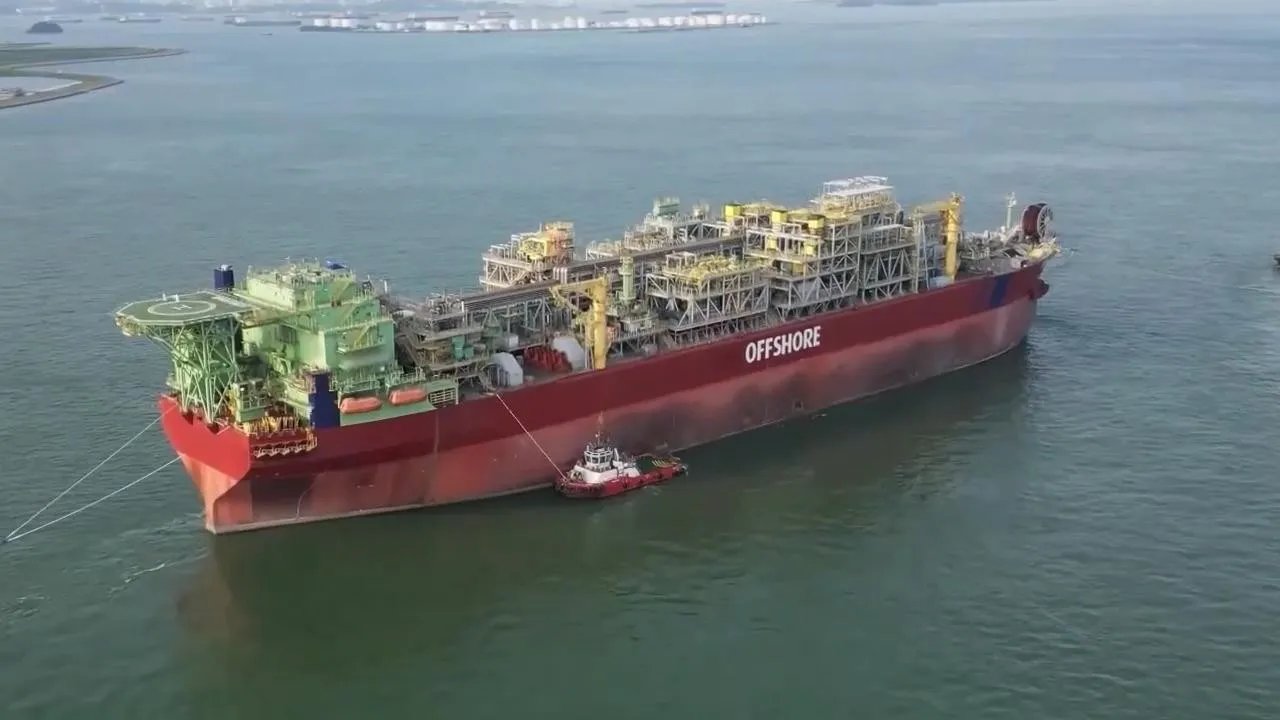 Türkiye'ye Doğru Yola Çıkan Doğal Gaz Platformu: Her Gün 5 Milyon Haneye Yetecek