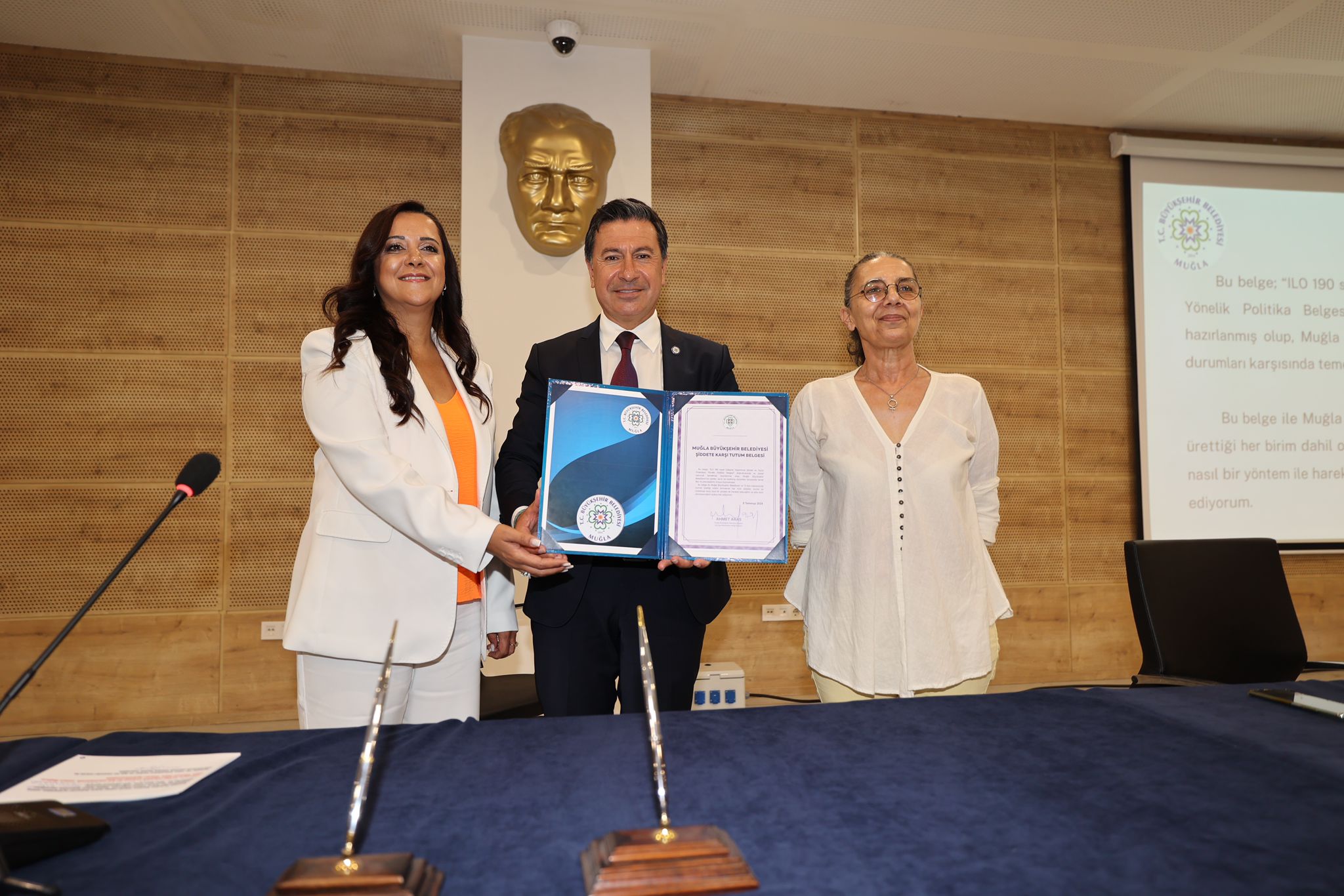 Başkan Aras Şiddete Karşı Tutum Belgesi’ni İmzaladı