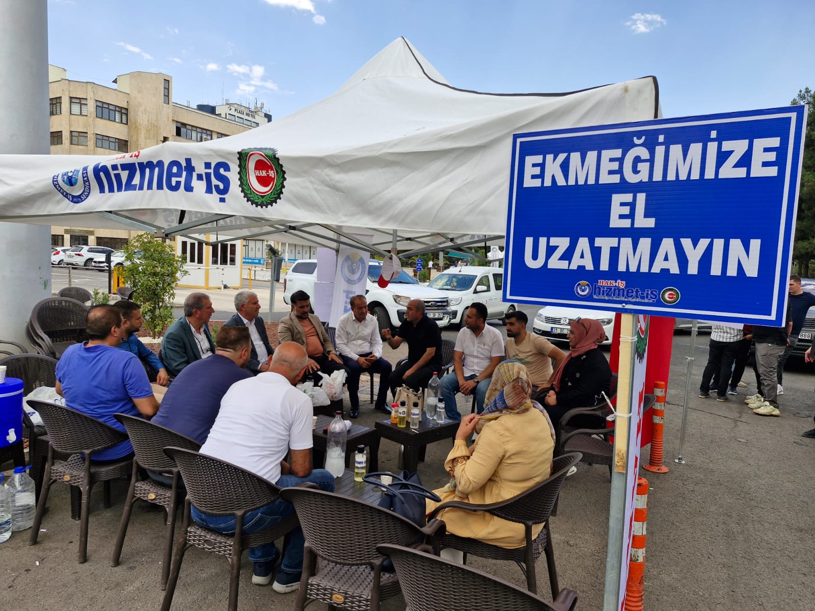 AK Parti’li Belediye Başkanlarından Mağdur İşçilerin Hak Arama Eylemine Destek