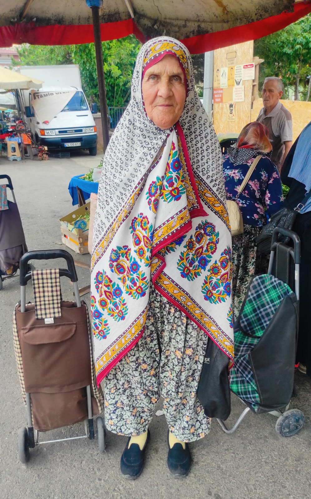 Nallıhan Kadınlarının Dışarı Çıkarken Giydikleri Nallıhan Örtmesi