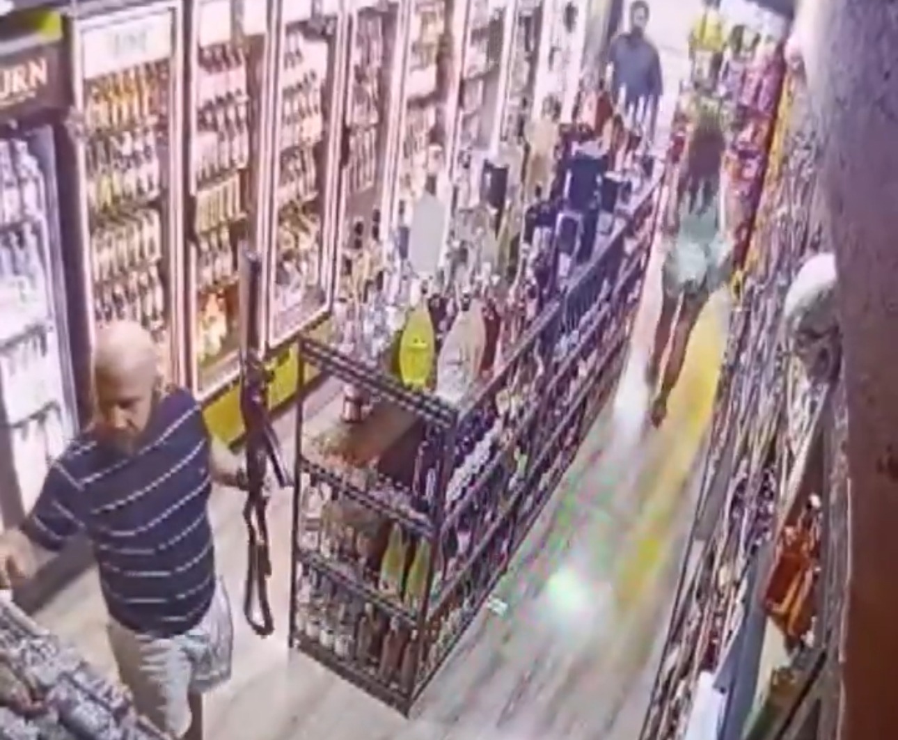 Ankara’da Şaşırtıcı Soygun: “Ara Polisi!” Diyen Zanlı Yürüyerek Uzaklaştı