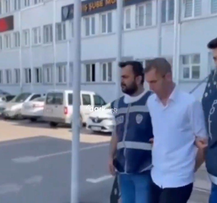 Bursa’da 37 Suçtan Aranan Şahıs, Garson Olarak Çalışırken Yakalandı