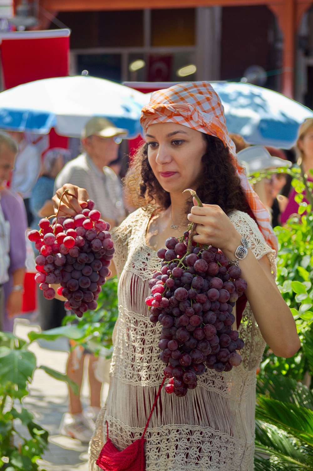 2600 YILLIK GELENEK; URLA BAĞBOZUMU ŞENLİKLERİ