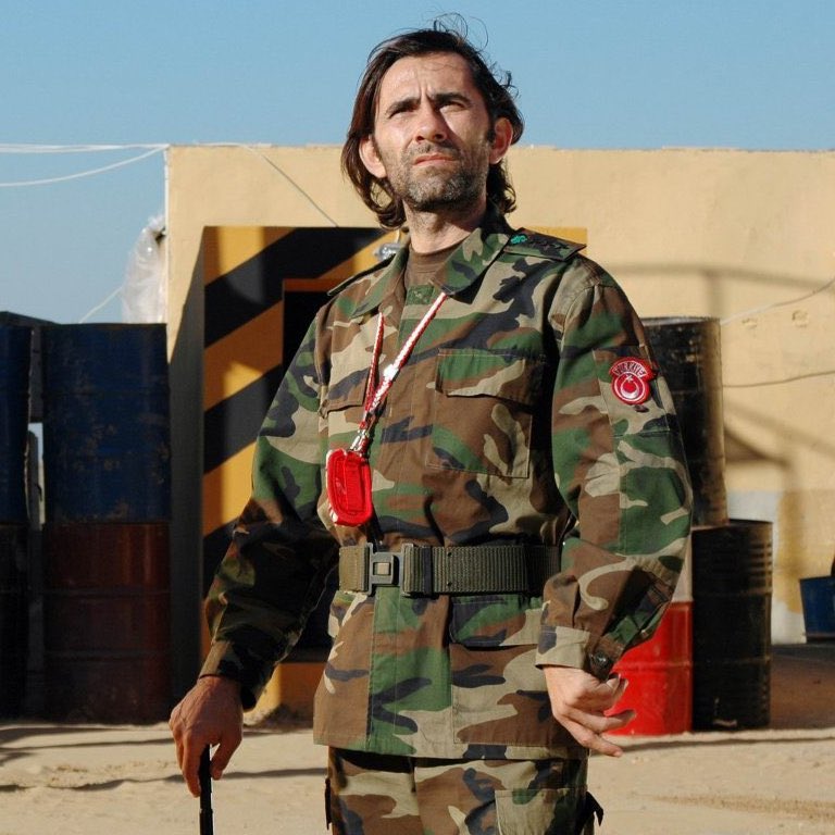 Oyuncu Peker Açıkalın Beyin Kanaması Geçirdi, Konuşma Yetisini Kaybetti