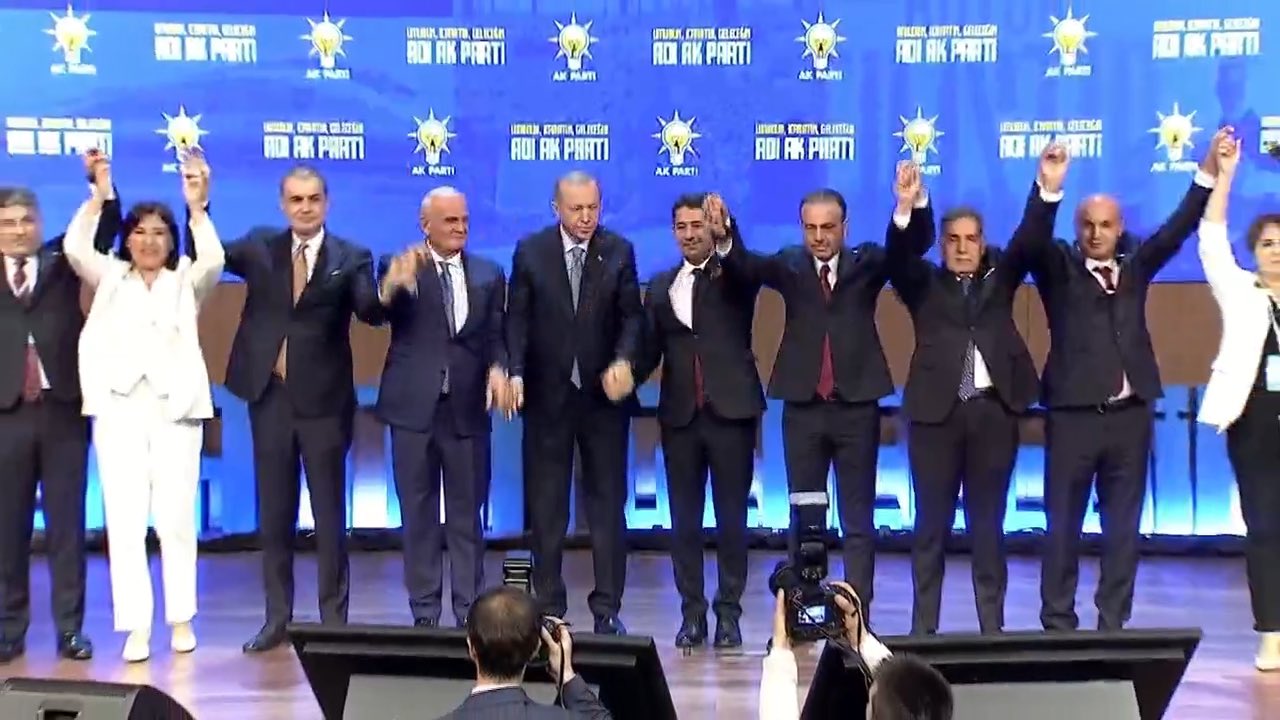 AK Parti'ye Katılan Belediye Başkanları Belli Oldu