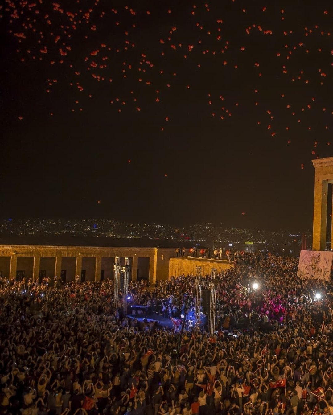 30 Ağustos Kutlamalarında Anıtkabir Ziyaretçileri Yoğun İlgi Gösterdi