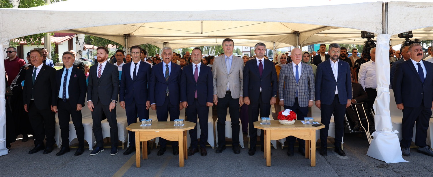 ERZURUM’DA BİR İLK: GÜLÜMSEYEN KAFE AÇILDI