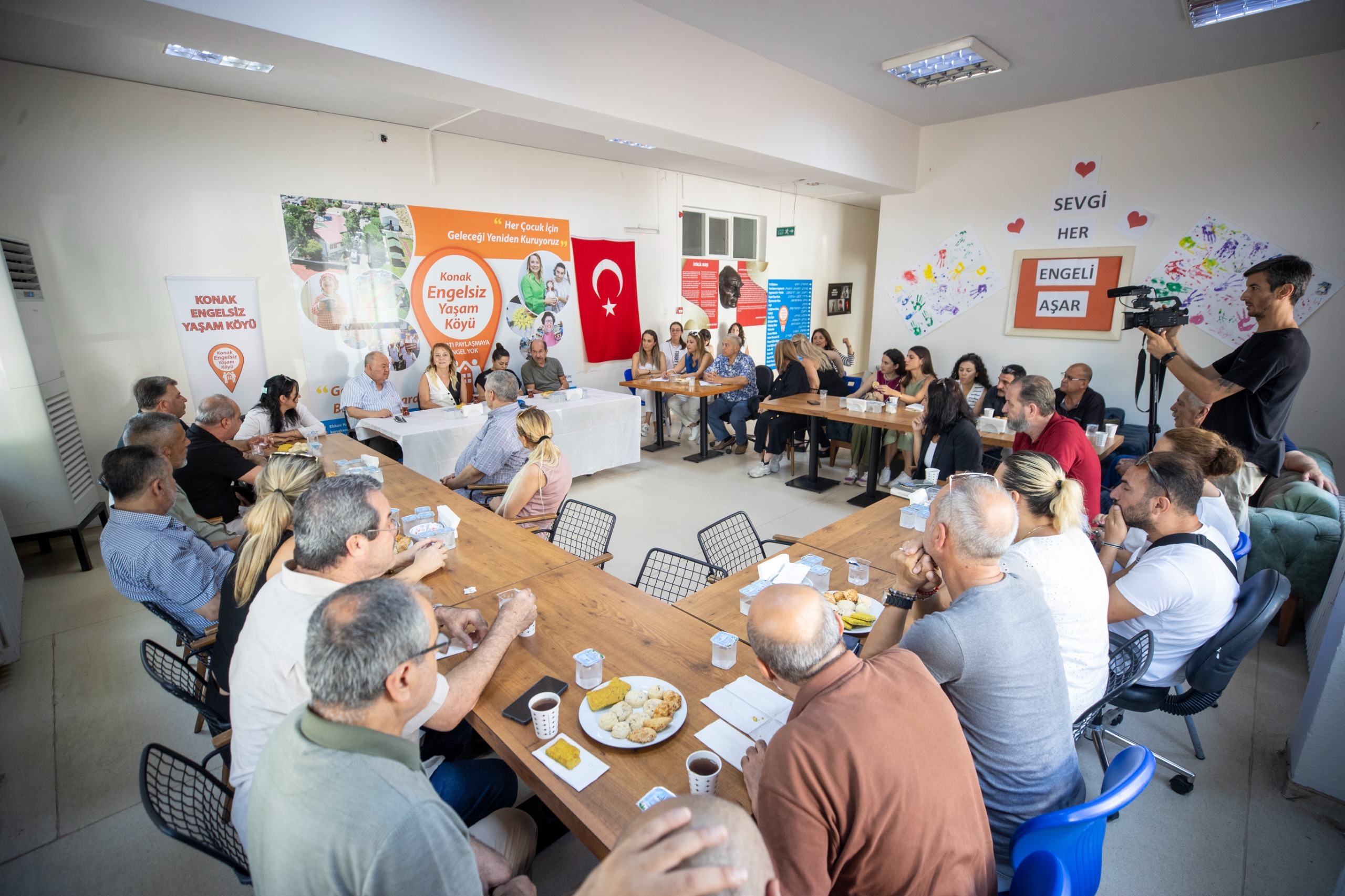 Baskan Mutlu ‘Engelsiz Yasam Koyunde muhtarlarla bir araya geldi 3