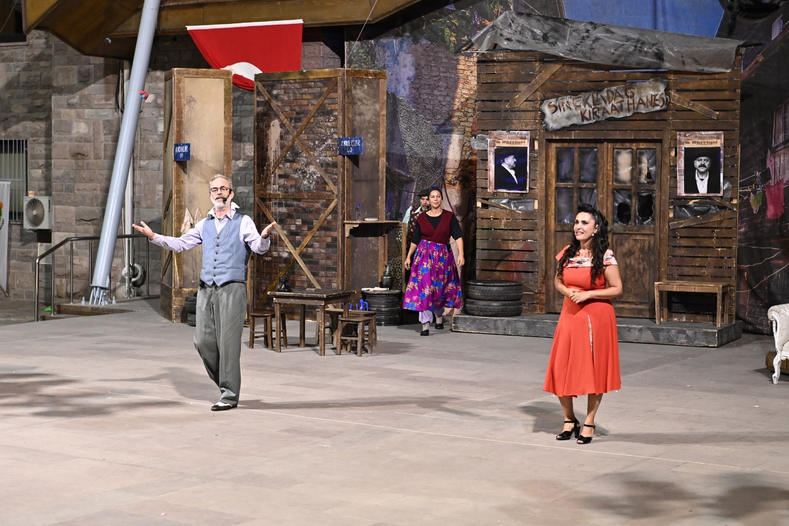 Mamak Belediyesi, Devlet Tiyatrolarına ev sahipliği yaptı. Trabzon ve Bursa Devlet Tiyatroları Mamaklı sanatseverlerle buluştu.