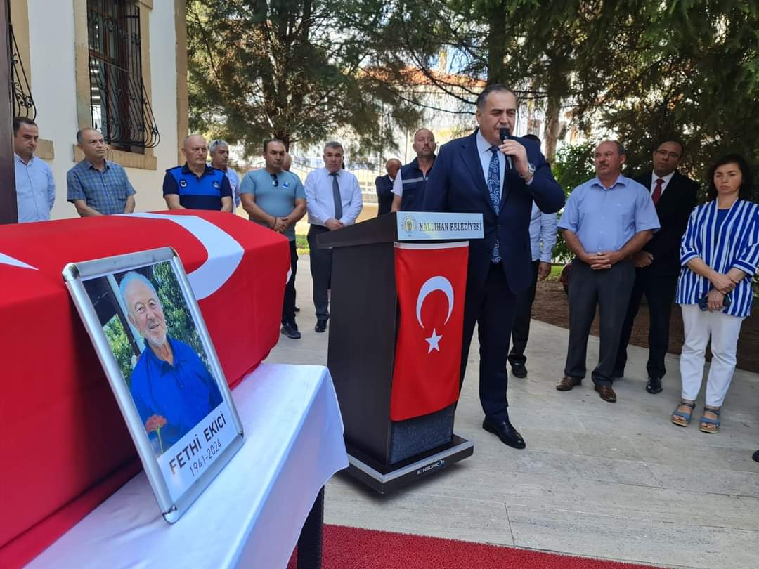 Nallıhan da Eski Belediye Başkanına Belediye Bahçesinde Cenaze Töreni düzenlendi