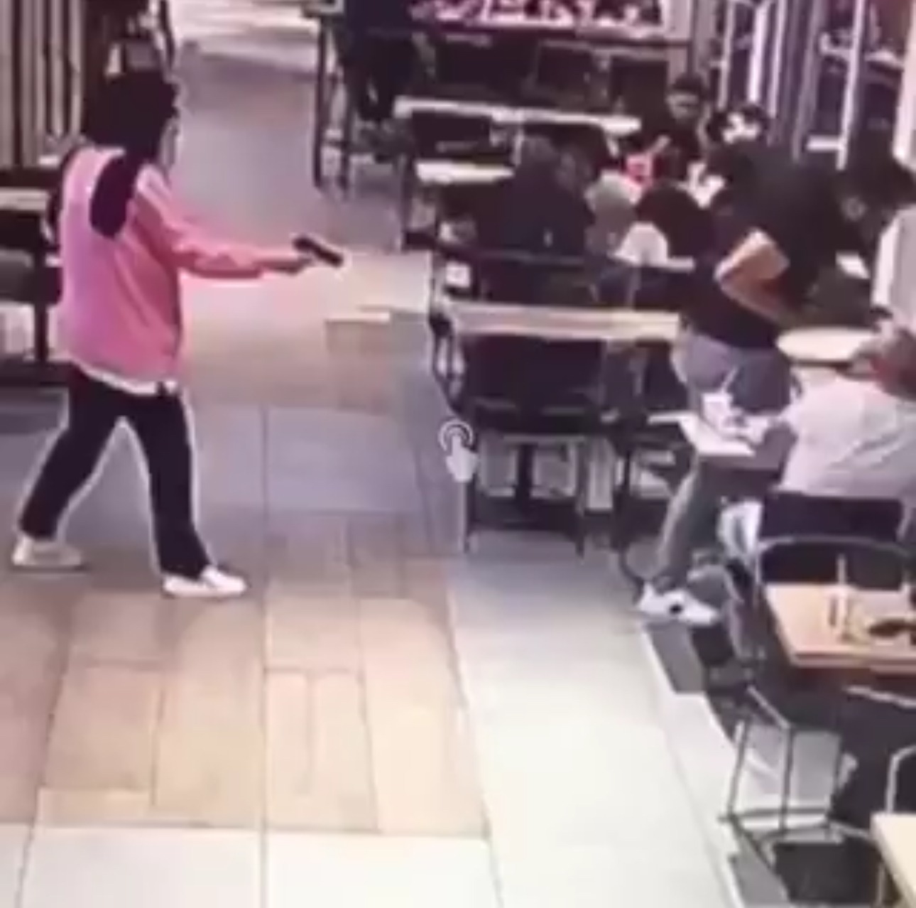 Kafede Oturan Adama Kurşun Yağdırdı