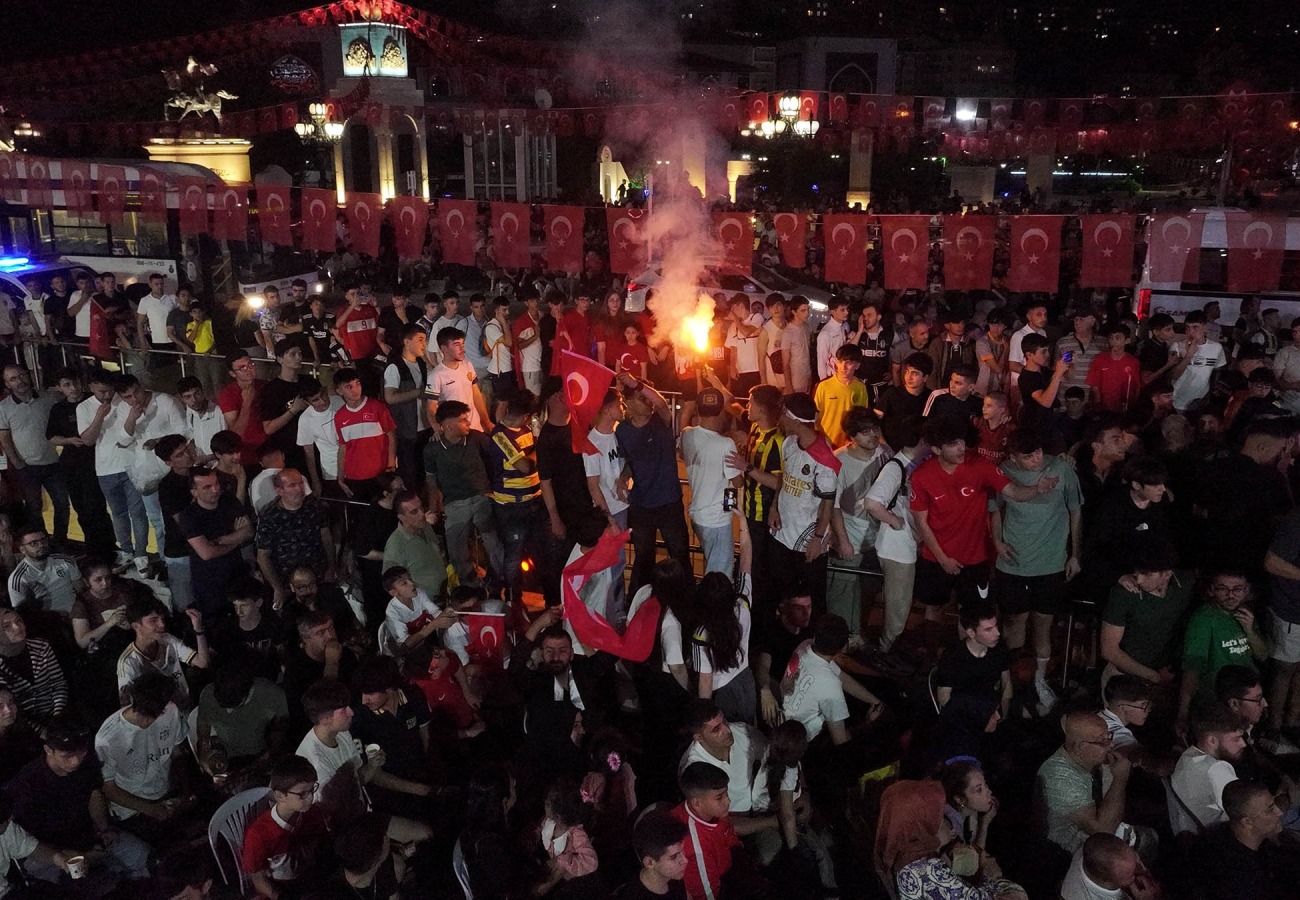 Keçiören Belediyesi, Milli Takım'ın İzlanda Maçını Dev Ekrandan Canlı Yayınlayacak