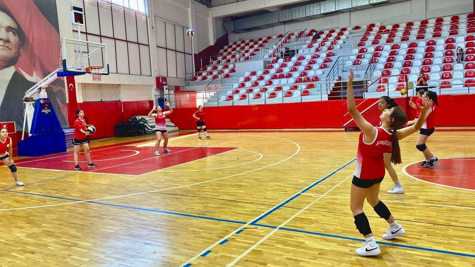 Bayraklı’da yaz spor okullarına büyük ilgi 19 kursa 4 bin 200 kişi katıldı 