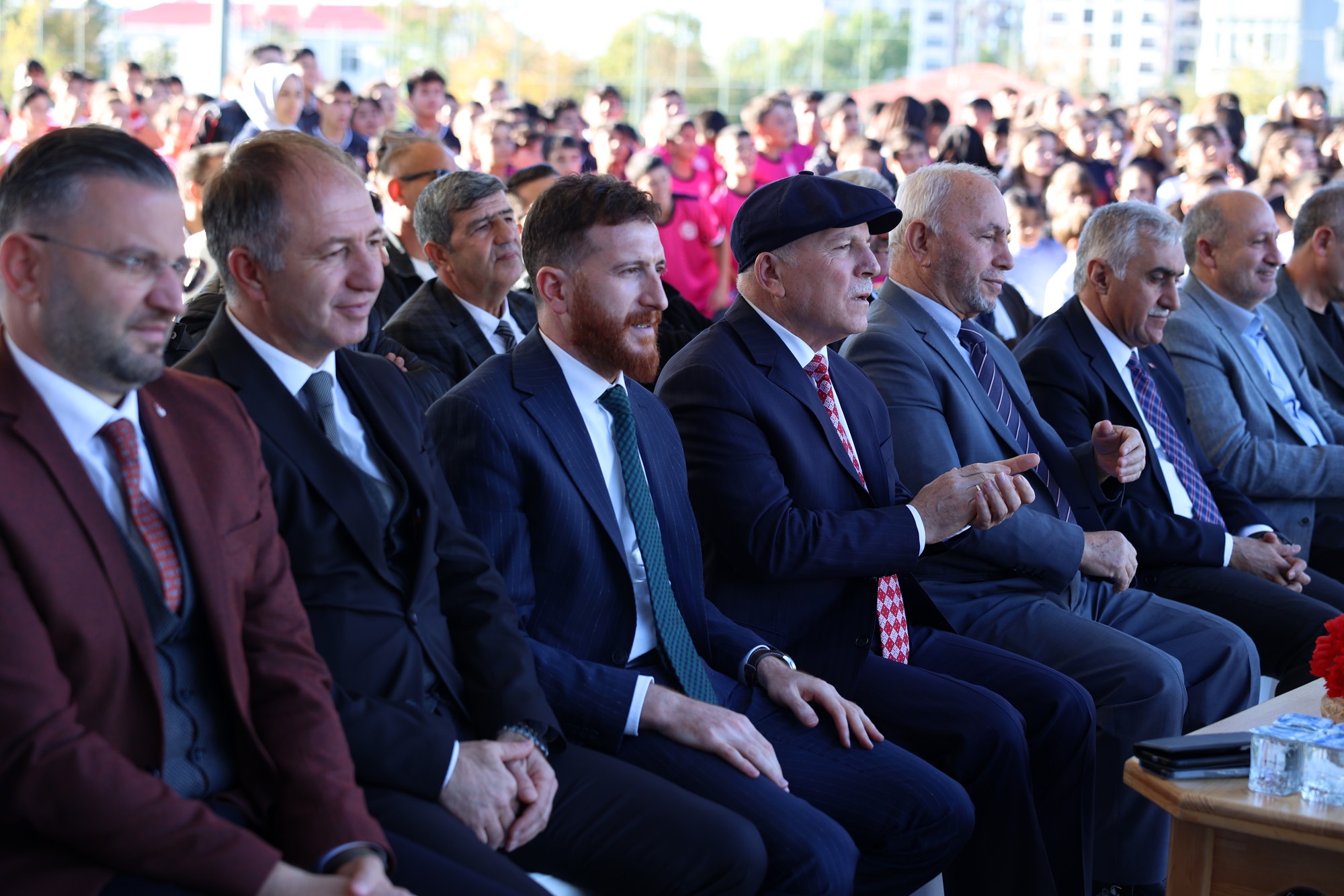 BÜYÜKŞEHİR’DEN AMATÖR FUTBOL KULÜPLERİNE MALZEME YARDIMI