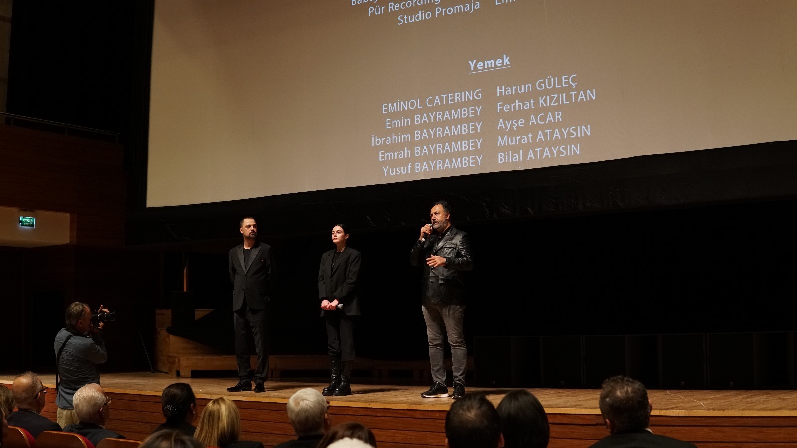 BİR CUMHURİYET ŞARKISI VİZYON ÖNCESİ İZMİR’DE SEYİRCİ İLE BULUŞTU