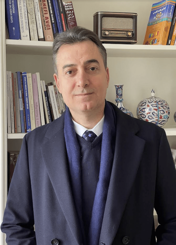 Salih Efe: Ne Ali Babacan da ne de Deva Partisinde demokrasinin D’si yok.