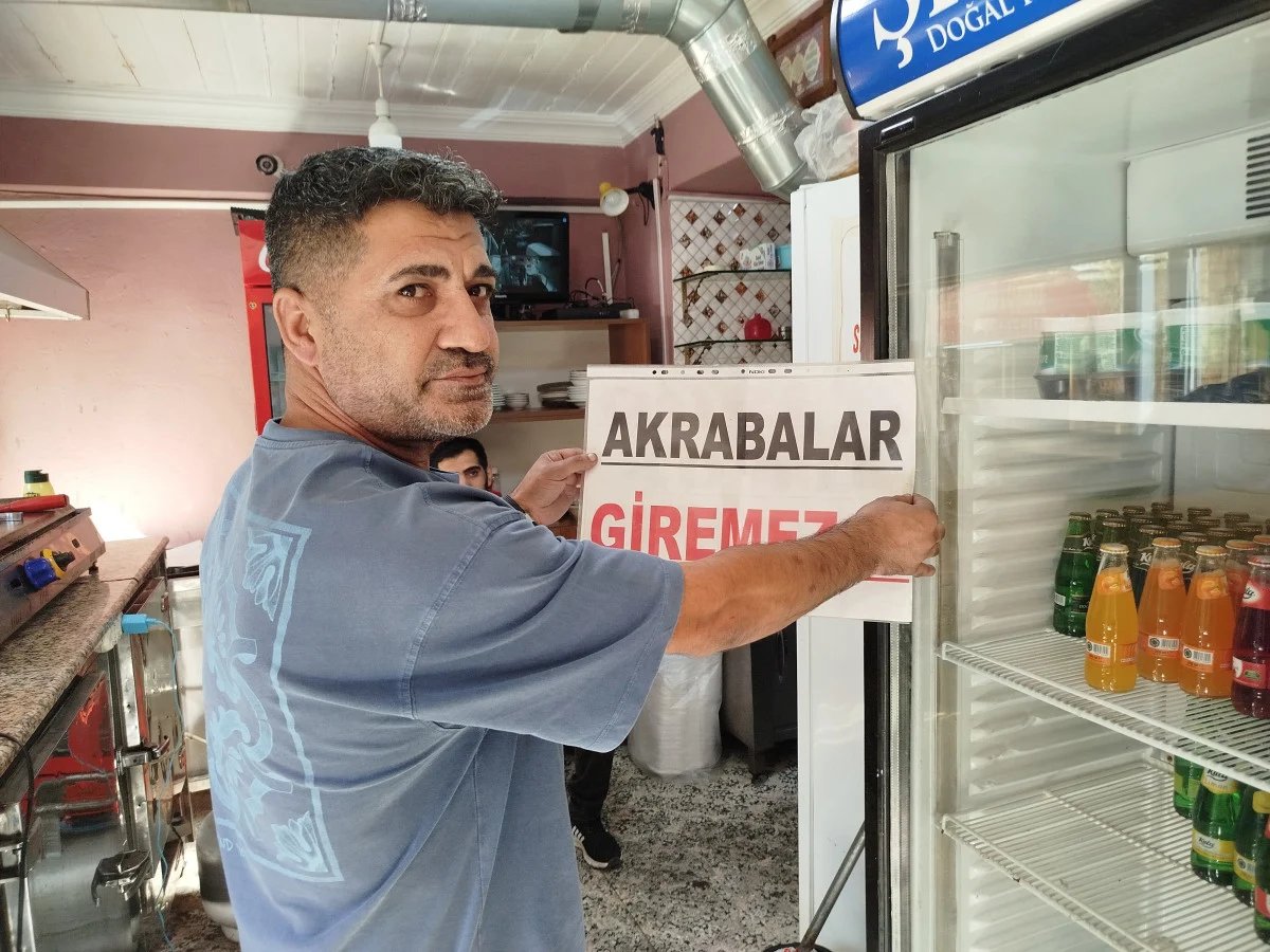 Bedavacı Akrabalar Büfeci Mehmet'i Bıktırdı: "Akrabalar Giremez!"
