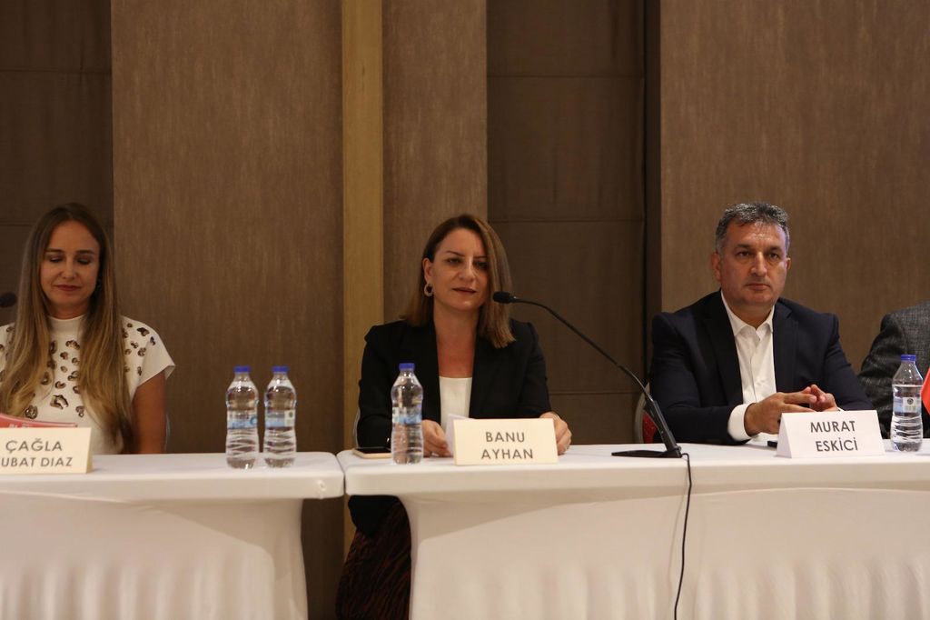 Başkan Denizli: “İlçemizde sörfün uluslararası turnuvalara ev sahipliği yapan bir kent olması için var gücümüzle çalışacağız”