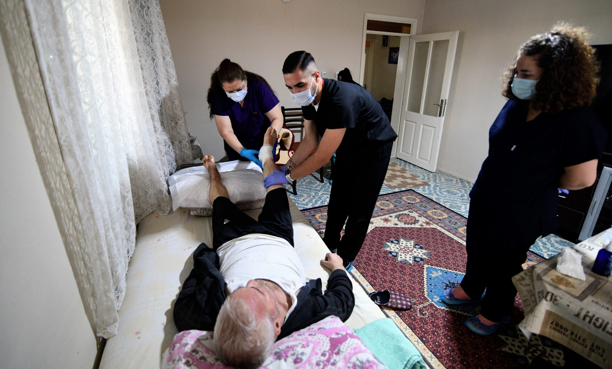 Bornova’da Evde Bakım Hizmeti büyüyor     ‘Kimsesizlerin kimsesi olmaya çalışıyoruz’