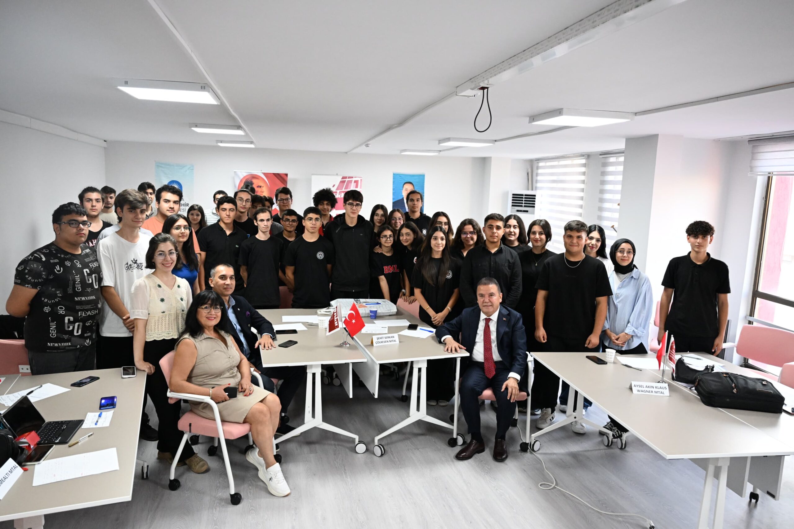 Başkan Böcek’ten gençlere tavsiyeler