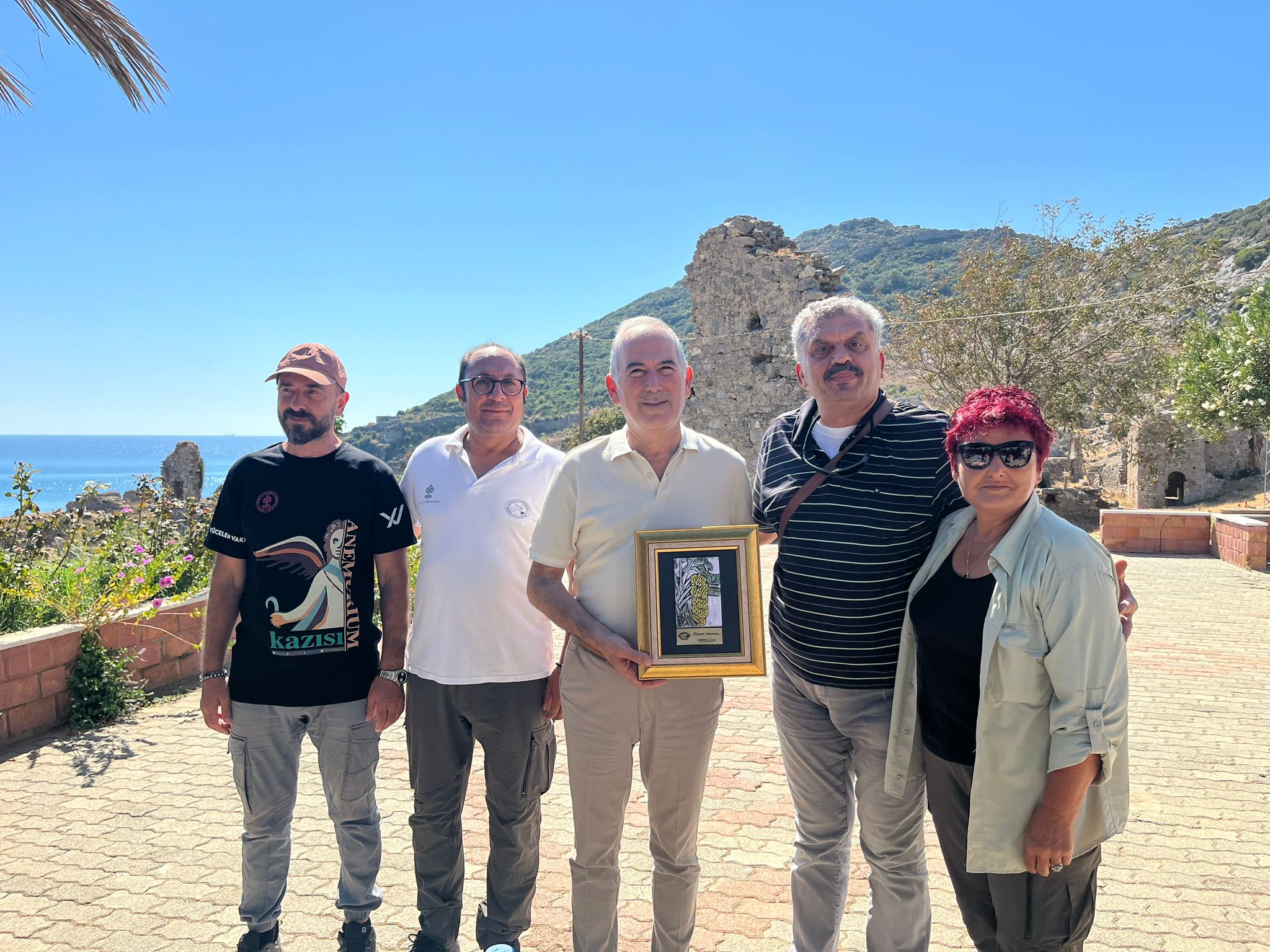 Başkan Deniz İçel Sanat Kulübü Üyeleri ile Anamur'da Biraraya geldi.