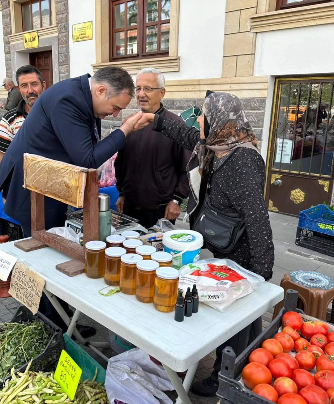 Nallıhan Belediye Başkanı  Pazarcı esnafını Ziyaret etti