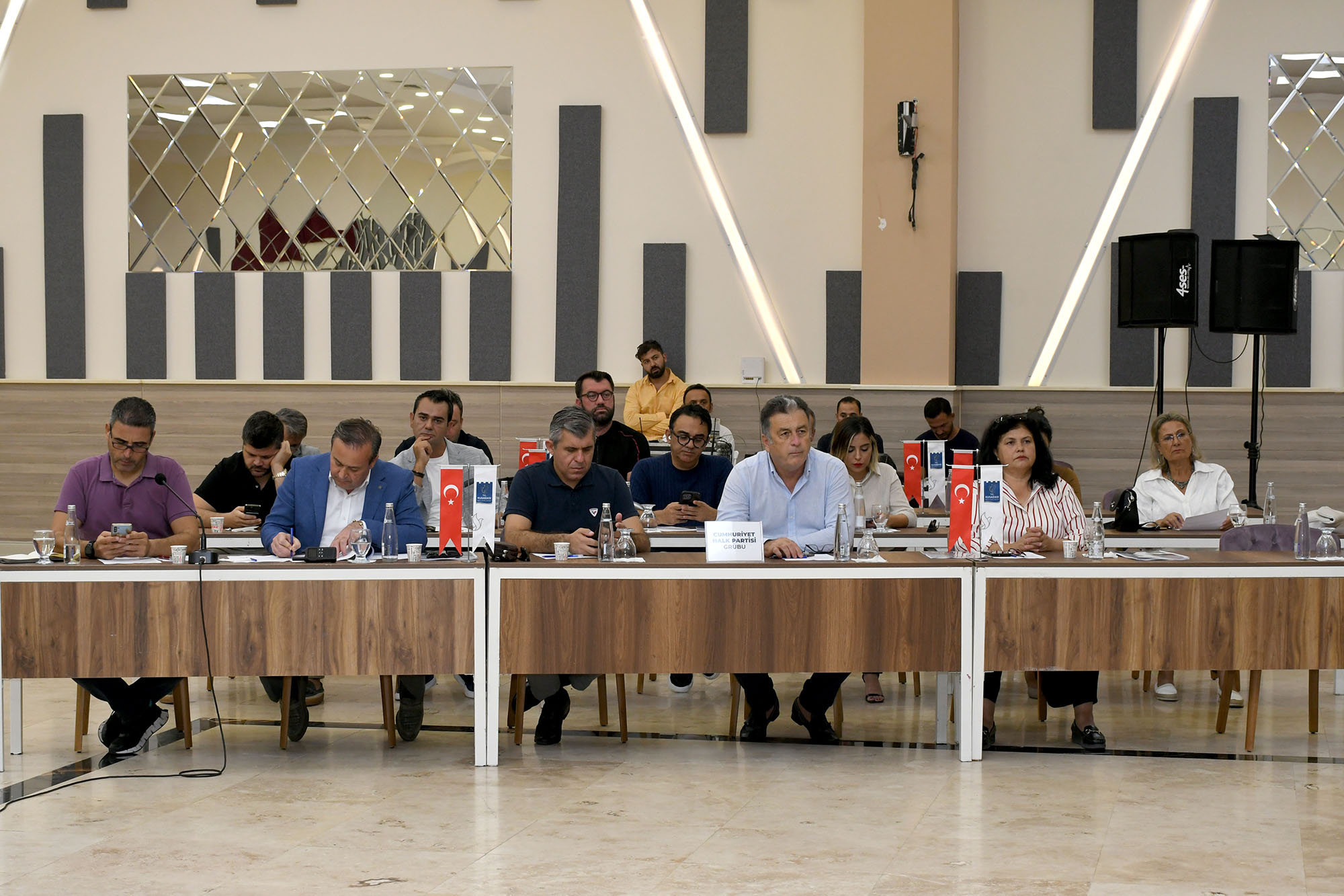 Kuşadası Belediye Meclisi Ekim ayı olağan toplantısının ikinci oturumu, Kuşadası Belediye Başkanı Ömer Günel yönetiminde, Pera Organizasyon ve Kültür Merkezi’nde gerçekleşti.