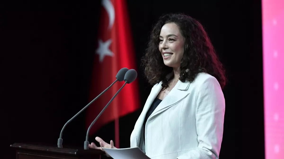 Azra Akın'dan "Normal Doğum Eylem Planı Tanıtım Toplantısı'na" İlişkin Açıklama