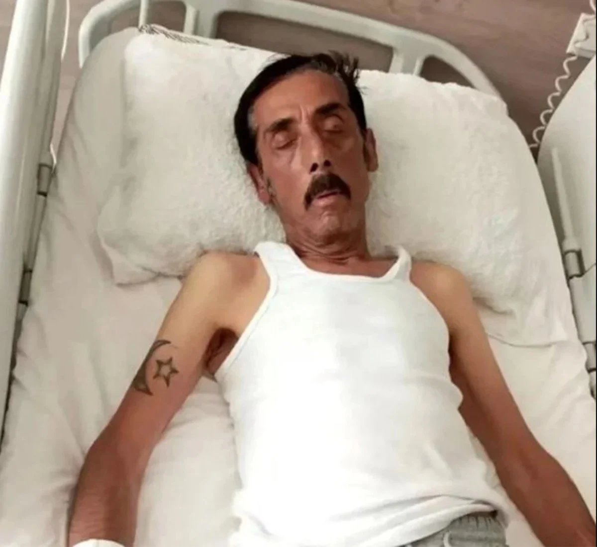 Ankaralı Turgut'un Kızı Eylem Boran'dan Ölüm Haberlerine Yalanlama: "Babam Hayatta ve Yoğun Bakımda"