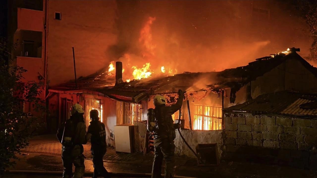 İzmir'de Elektrikli Soba Faciası: 5 Kardeş Hayatını Kaybetti