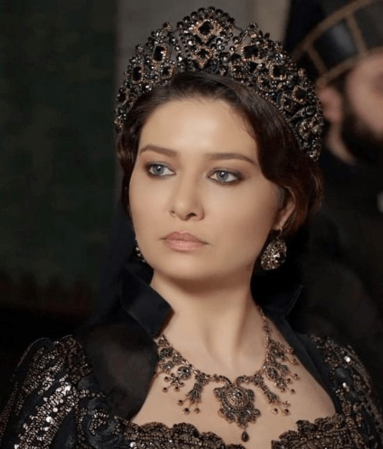 Ünlü oyuncu Nurgül Yeşilçay,