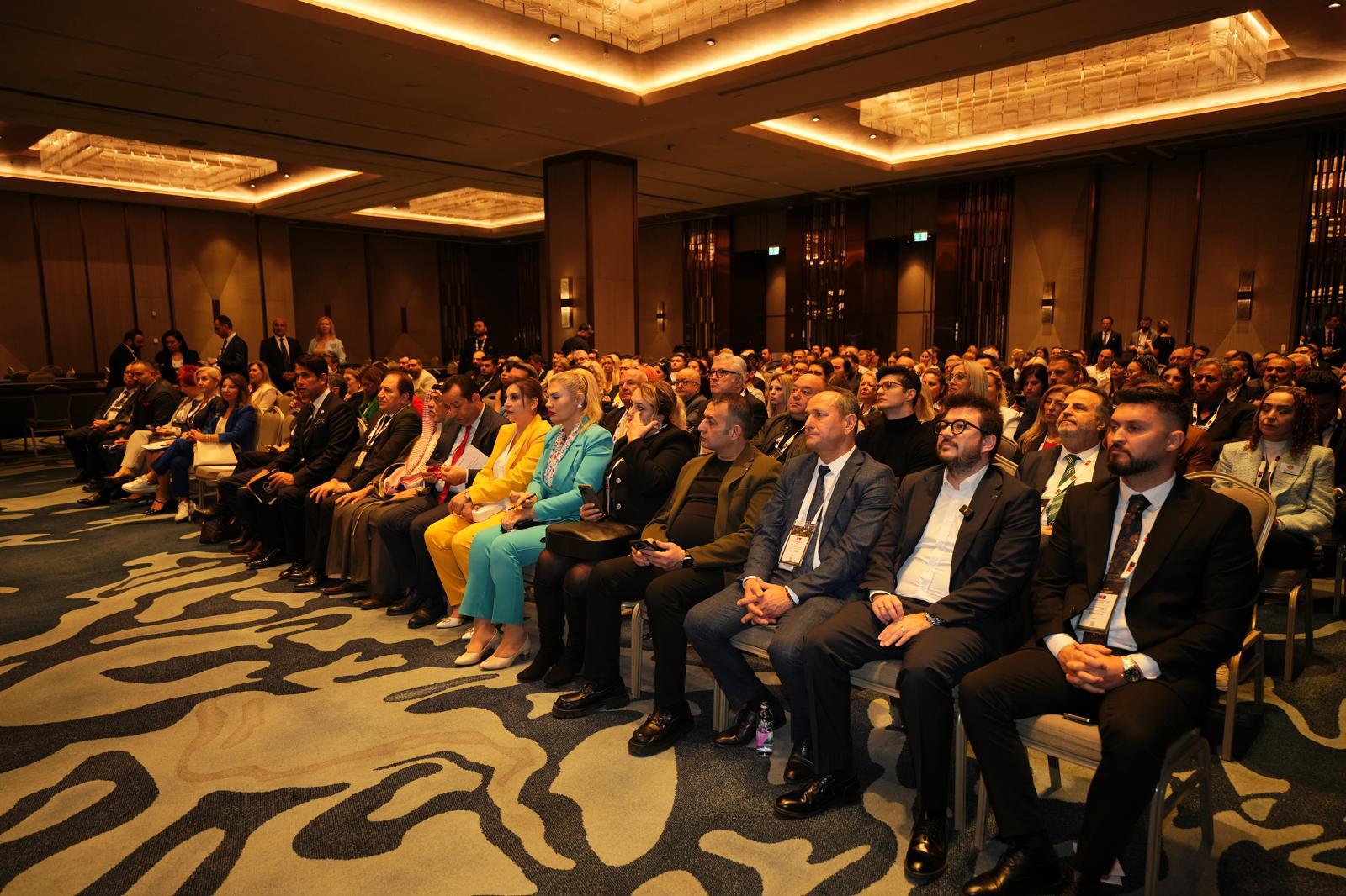 LÜKS GAYRİMENKUL FUARI VE ZİRVESİNDE DEVLERİN BULUŞMASI GERÇEKLEŞTİ