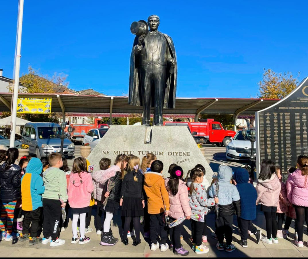 NALLIHAN DA MİNİK ÖĞRENCİLER ATALARINI UNUTMADI