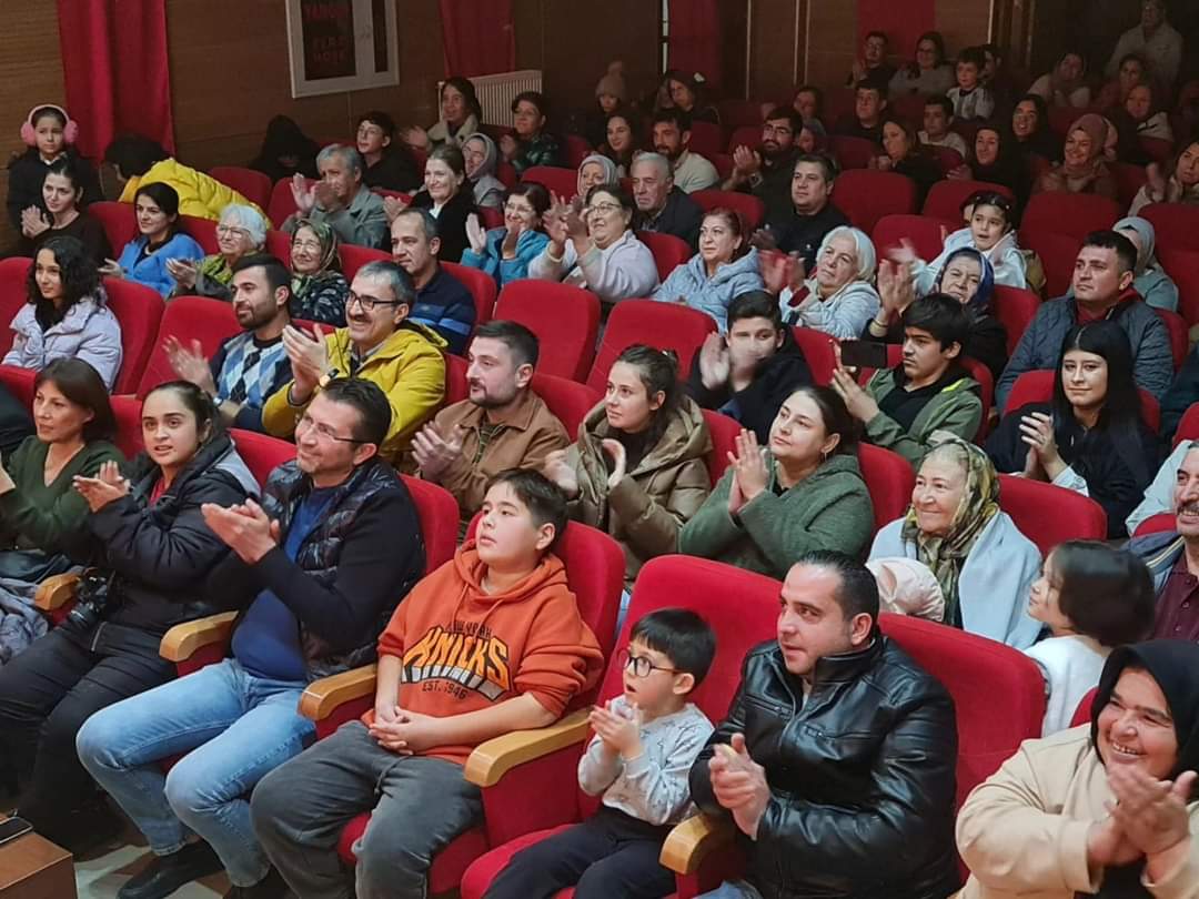 NALLIHAN DA TİYATRO GÖSTERİSİ İLGİ GÖRDÜ