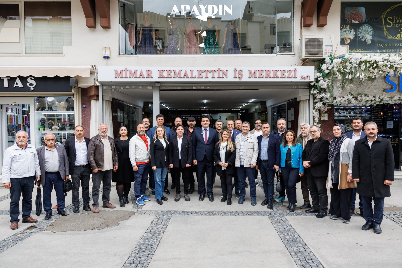 Karasu ve Mutlu sokakta halkın nabzını tuttu  Karasu’dan Mutluluk Kahvesi’ne tam not