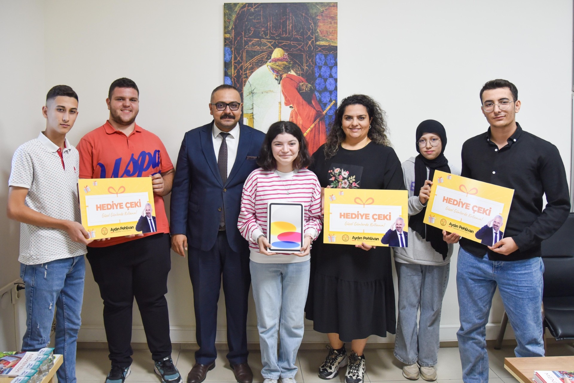 MENEMEN'İN BAŞARILI GENÇLERİ, ÖDÜLLERİNİ ALDI