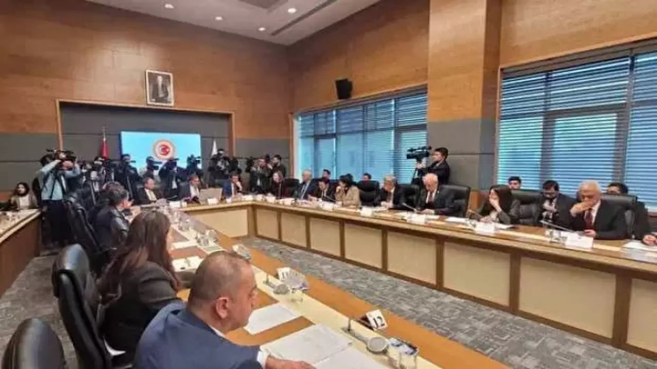 Meclis Yenidoğan Komisyonu Toplantısı, Muhalefet Milletvekillerinin Müdahalesiyle Başladı