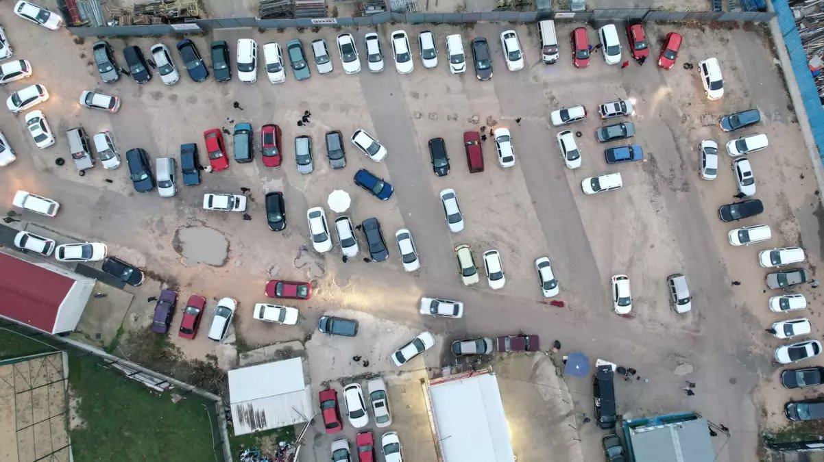 İkinci El Araç Pazarlarında Durgunluk: Satan Çok, Alan Yok