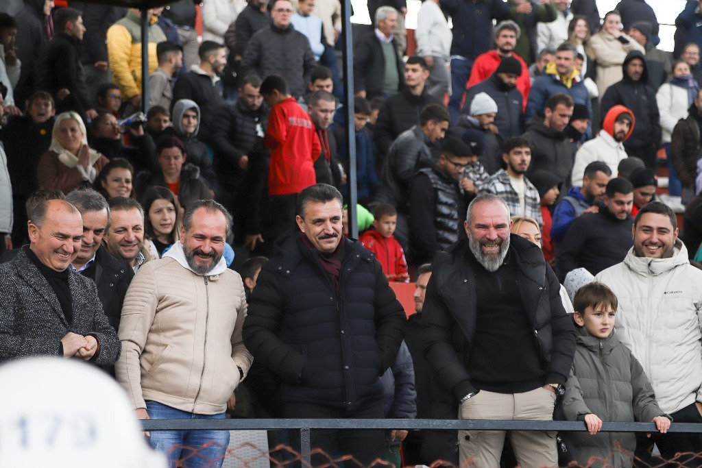 Dikili Belediyespor  şampiyonluğunu ilan etti