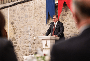 Başkan Tugay’dan yeni yıl mesajı  “İyiliği çoğalttığımız bir yıl olsun”