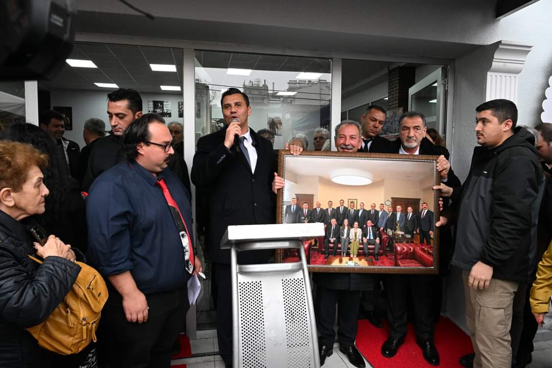 Salihli Belediyesi Ata Evi Emekliler Sosyal Tesisi Sağlık Mahallesi Fevzipaşa Caddesi No: 56'da Hizmete Açıldı