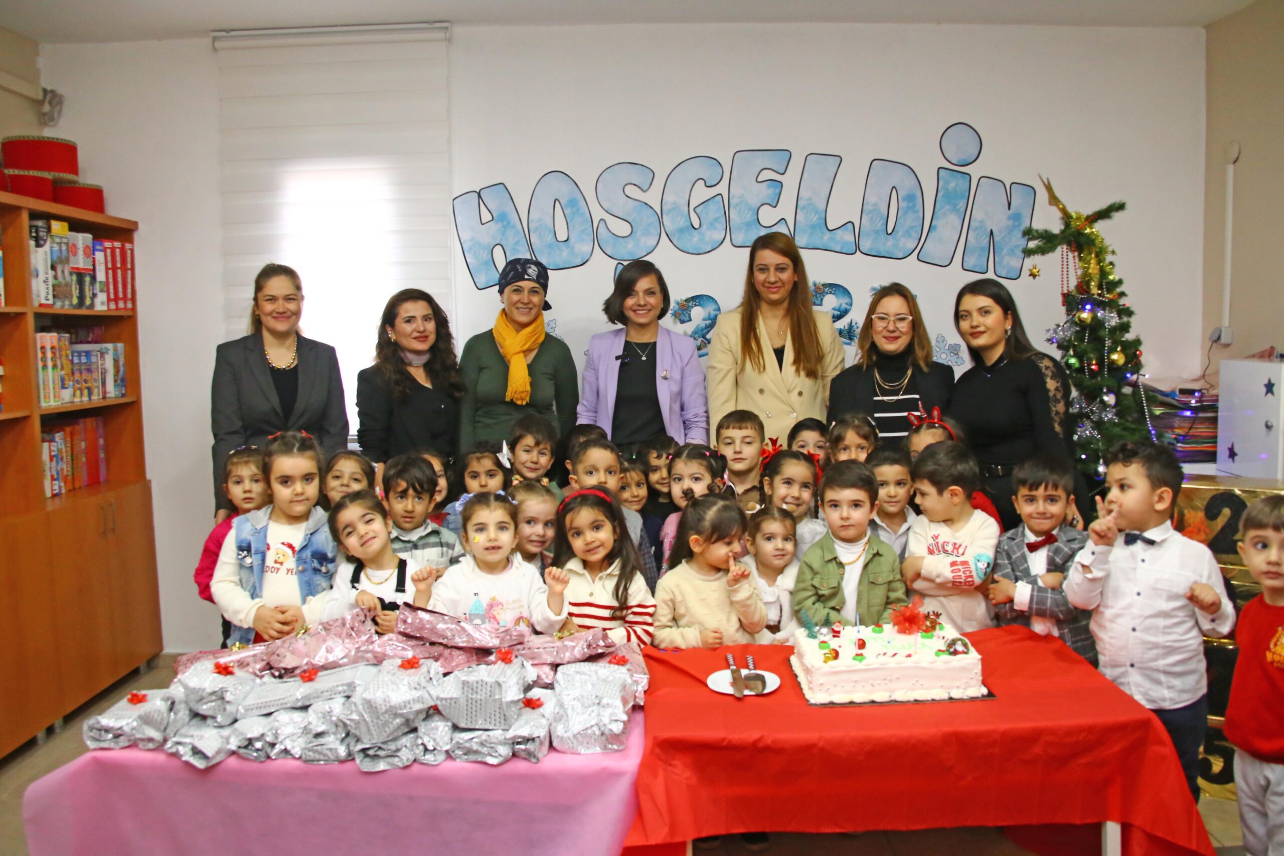 Başkan Kınay, Özgür Çocuk Evi minikleriyle yeni yılı kutladı