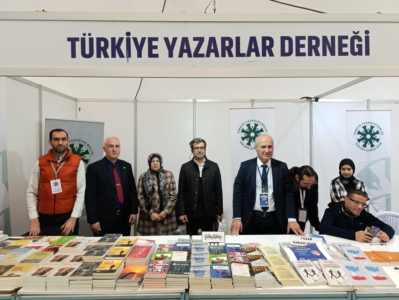 Yazar Küçükeken Kitap Fuarına Davet Etti