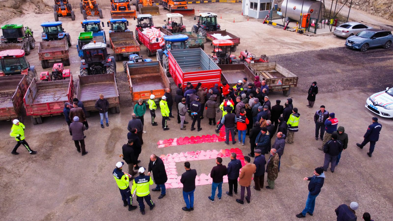 Nallıhan da Proje kapsamında Traktör sürücülerine Reflektör Dağıtımı Yapıldı.