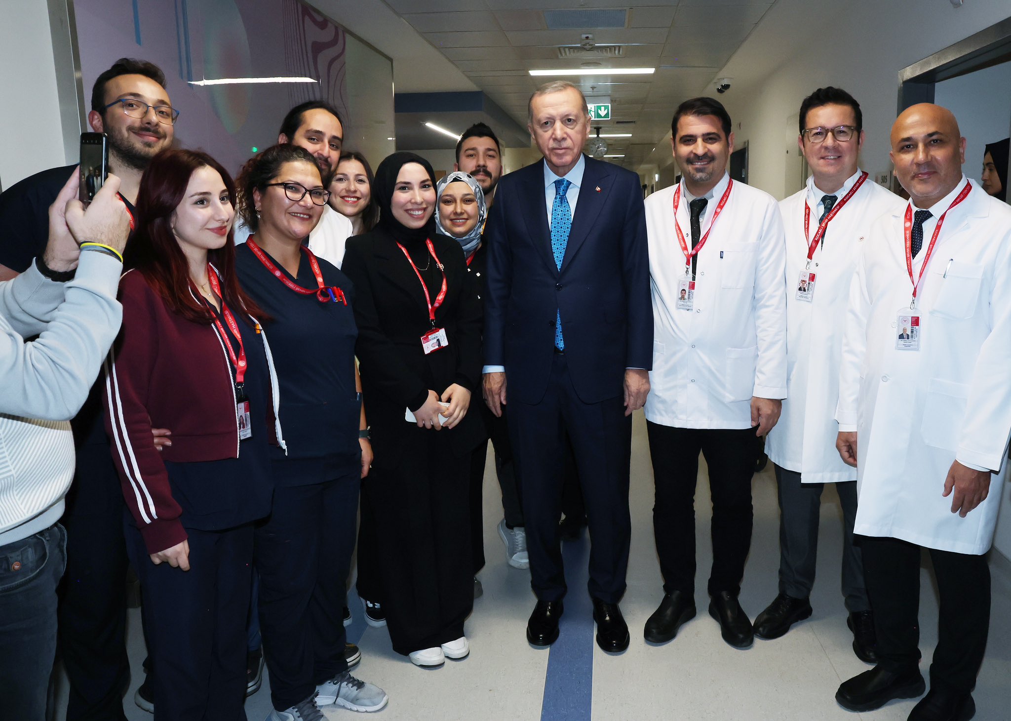 Cumhurbaşkanı Recep Tayyip Erdoğan, Kocaeli Şehir Hastanesi’nde Tedavi Gören Hastaları Ziyaret Etti