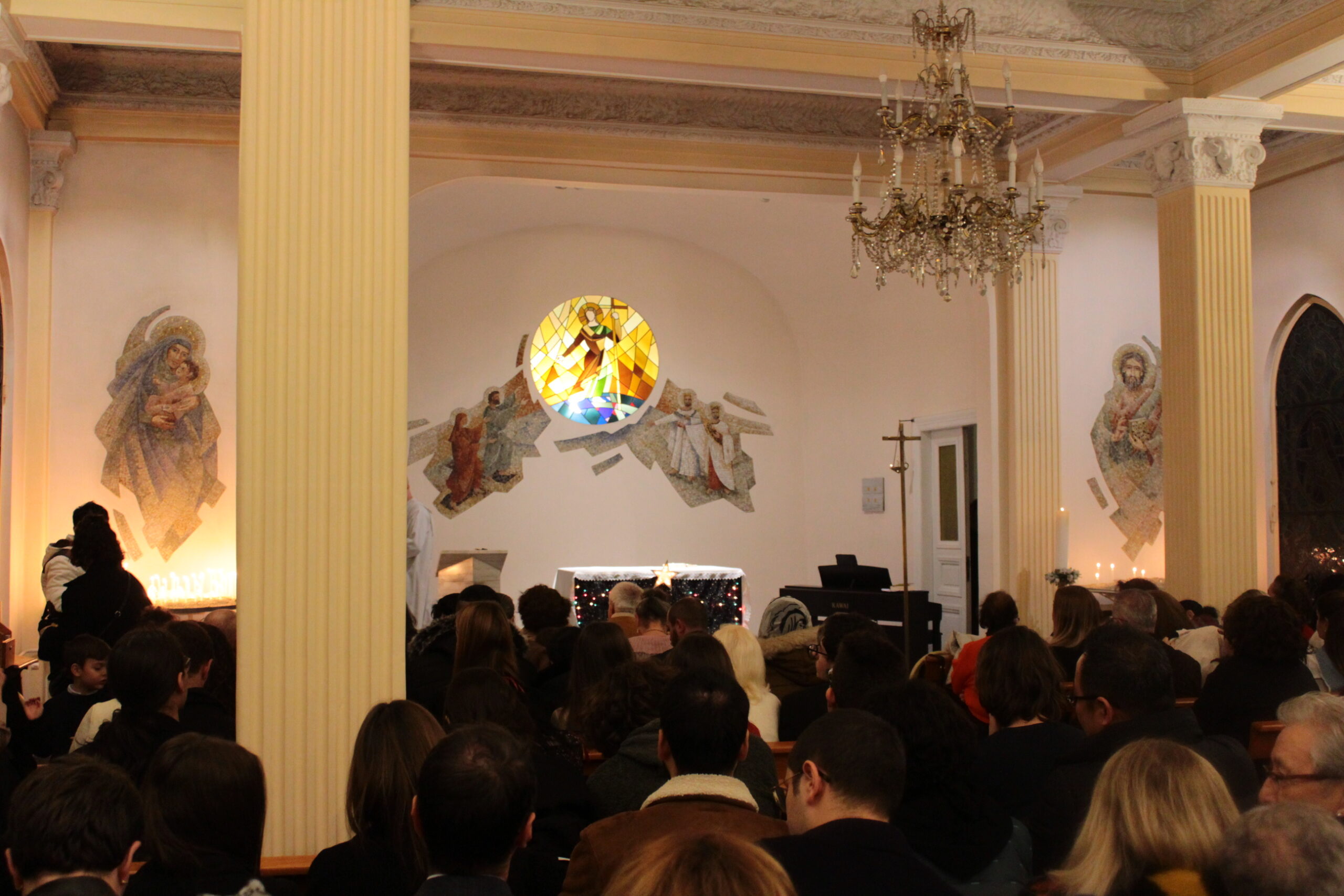 Ankaralı Hristiyanlar Azize Tereza Kilisesi’nde Noel Bayramlarını Kutladı