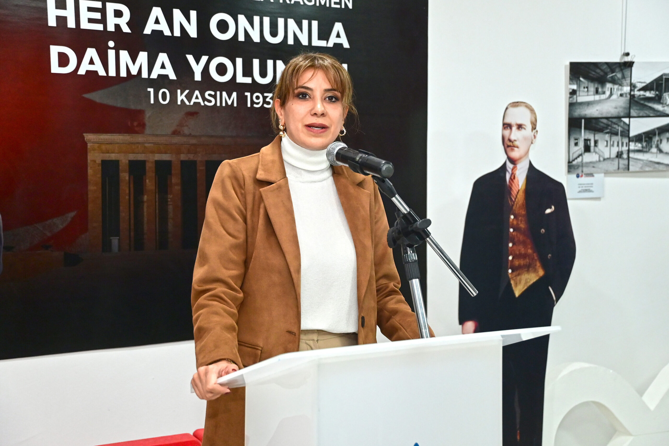 Karabaglar Belediyesi kapatilan koy okullari sergisi 2 Burcu Ugantas scaled