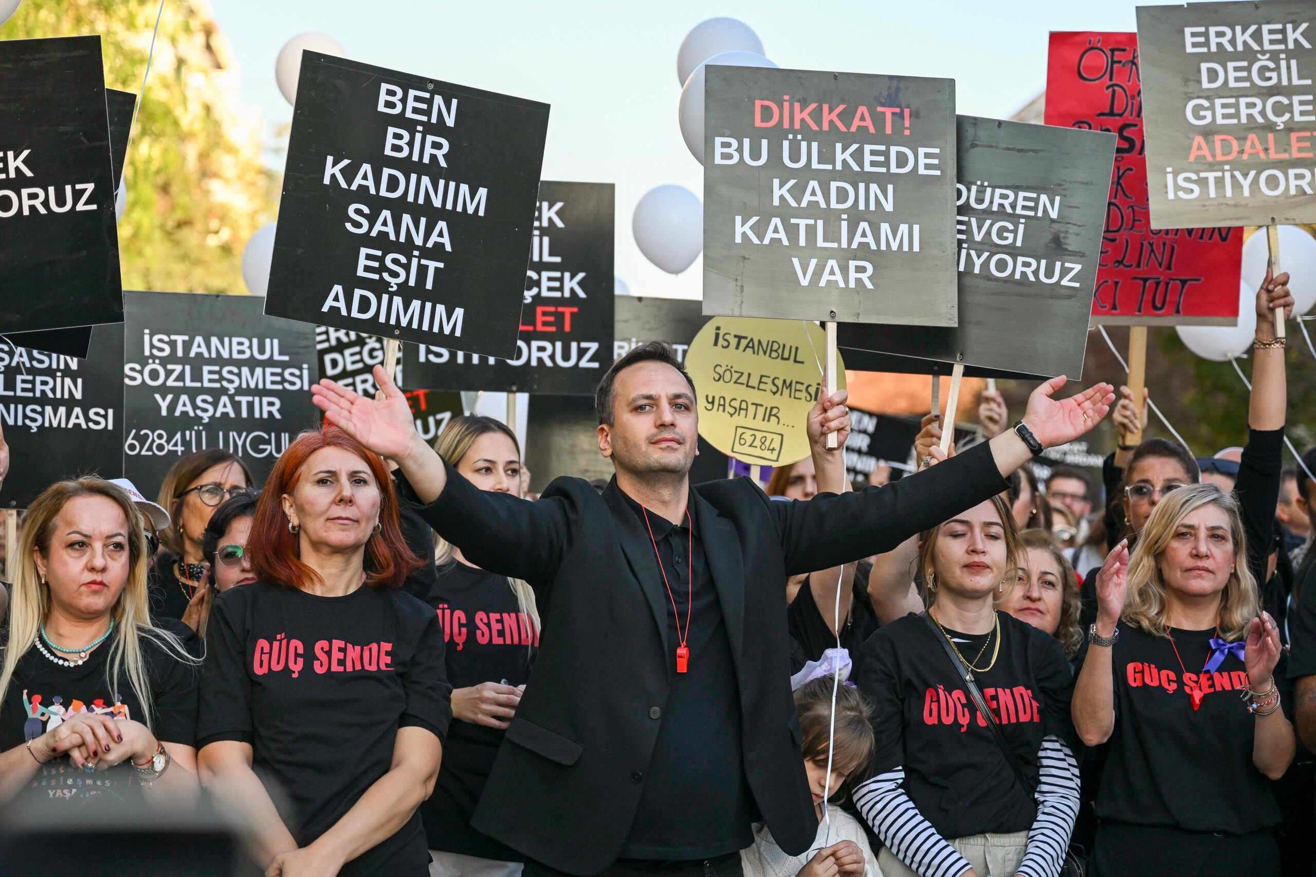 Bornova’da kadına karşı şiddetle mücadeleye destek