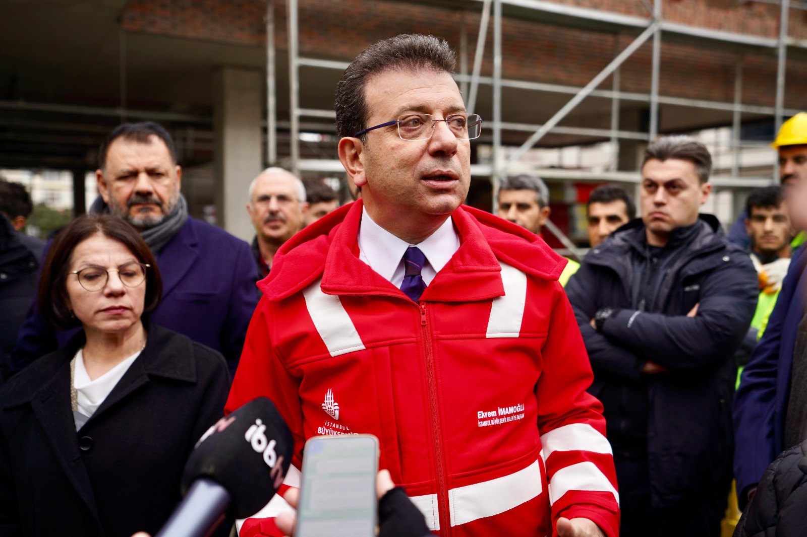 TBB VE İBB BAŞKANI İMAMOĞLU’NDAN ‘ASGARİ ÜCRET’ TEPKİSİ: ‘BELEDİYELERİ SİLKELE’ DİYECEĞİNE, KENDİNİZİ SİLKELEYİN